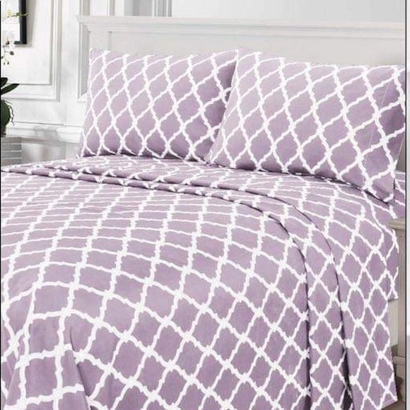 Kate & Co. Other - ⭐️SEE NEW LISTING⭐️King 4pc Lavender Arabesque Bedshe…